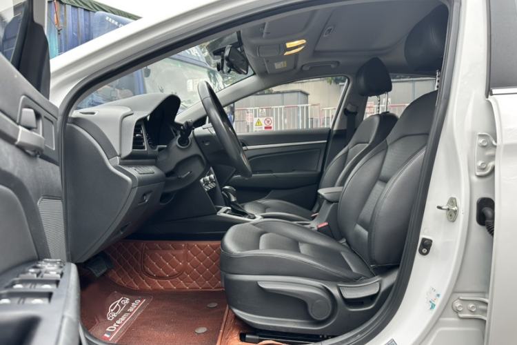 Used Hyundai Elantra PHEV 2019 1.6L PHX Le Xing Edition Interior 4