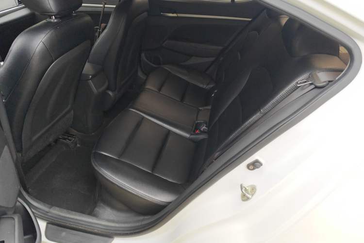 Used Hyundai Elantra PHEV 2019 1.6L PHS Comfort Edition Interior 4