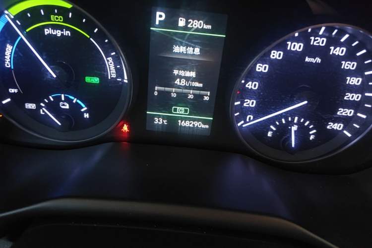 Used Hyundai Elantra PHEV 2019 1.6L PHS Comfort Edition Odometer Close Up