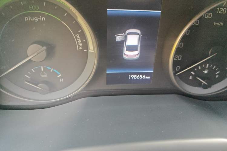 Used Hyundai Elantra PHEV 2019 1.6L PHS Comfort Edition Odometer Close Up