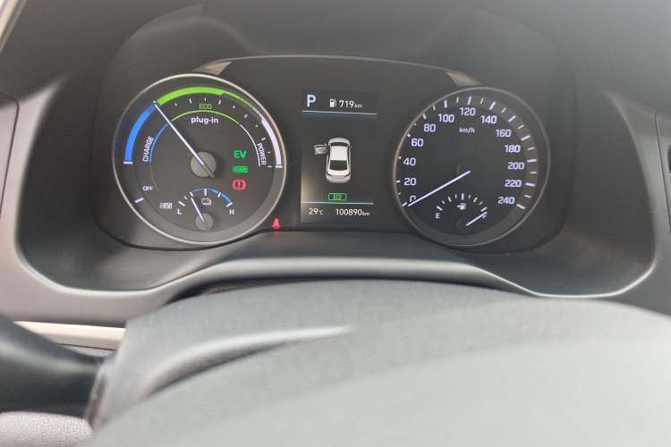 Used Hyundai Elantra PHEV 2019 1.6L PHX Le Xing Edition Odometer Close Up