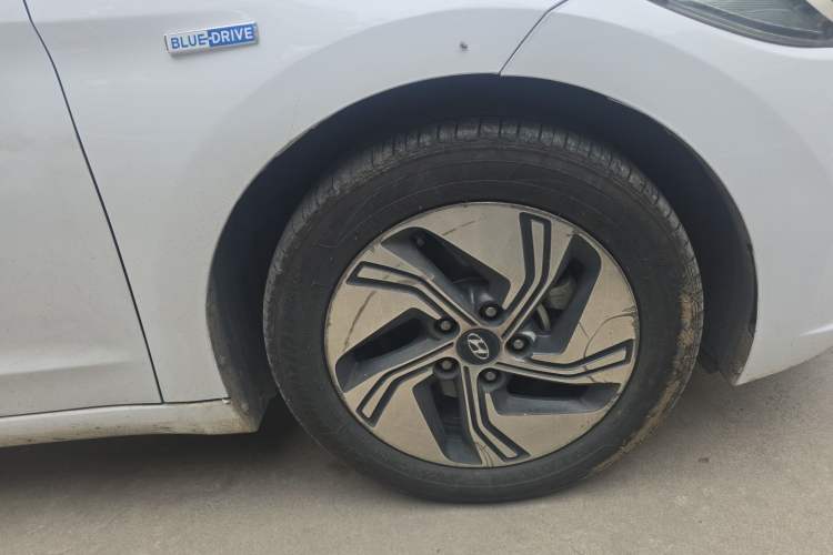 Used Hyundai Elantra PHEV 2019 1.6L PHS Comfort Edition Right Front Wheel Hub
