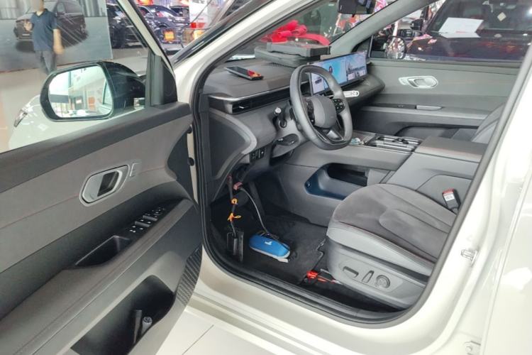 Used Hyundai ELEXIO 2025 Model Two-Wheel-Drive TECH Edition 64.2kWh Driver Seat