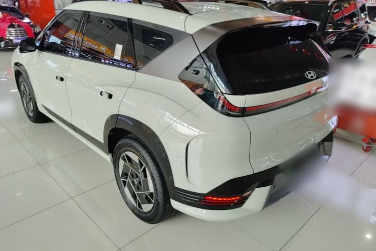 Used Hyundai ELEXIO 2025 Model Two-Wheel-Drive TECH Edition 64.2kWh Exterior 2