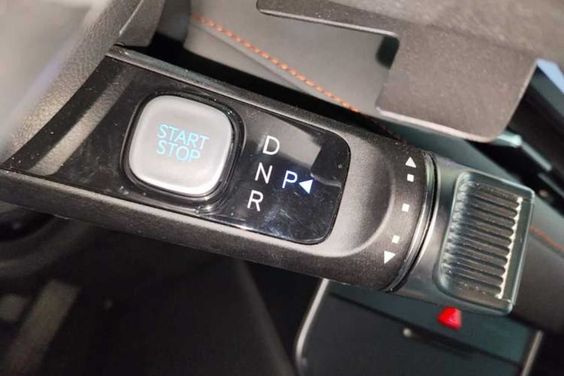 Used Hyundai ELEXIO 2025 Model Two-Wheel-Drive TECH Edition 64.2kWh Gear Lever