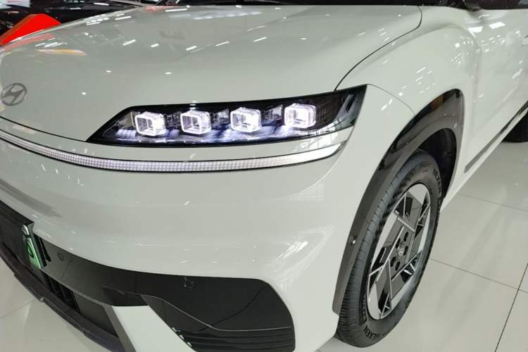 Used Hyundai ELEXIO 2025 Model Two-Wheel-Drive TECH Edition 64.2kWh Left Front Headlight