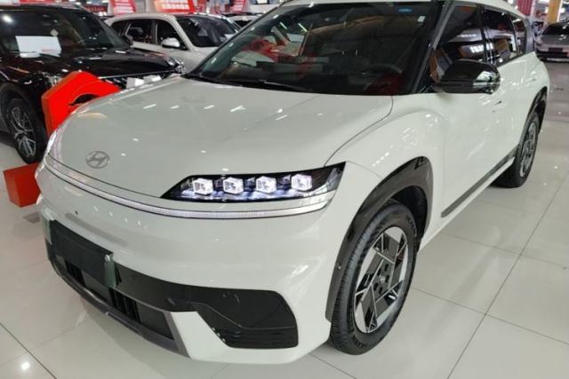 Used Hyundai ELEXIO 2025 Model Two-Wheel-Drive TECH Edition 64.2kWh