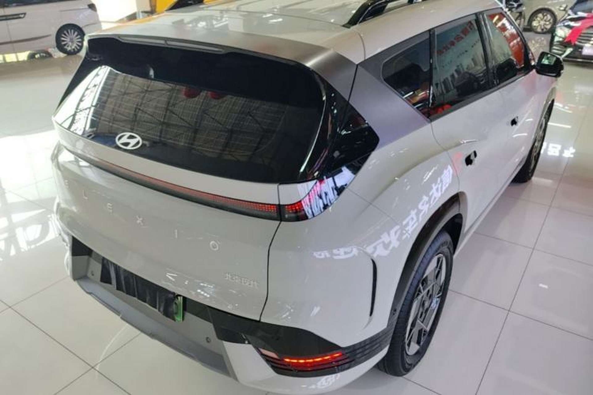 Used Hyundai ELEXIO 2025 Model Two-Wheel-Drive TECH Edition 64.2kWh Rear Right 45 Deg