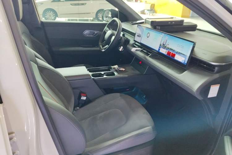 Used Hyundai ELEXIO 2025 Model Two-Wheel-Drive TECH Edition 64.2kWh Right Front Seat