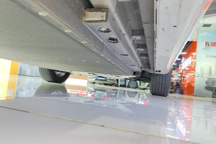 Used Hyundai ELEXIO 2025 Model Two-Wheel-Drive TECH Edition 64.2kWh Right Side Sill