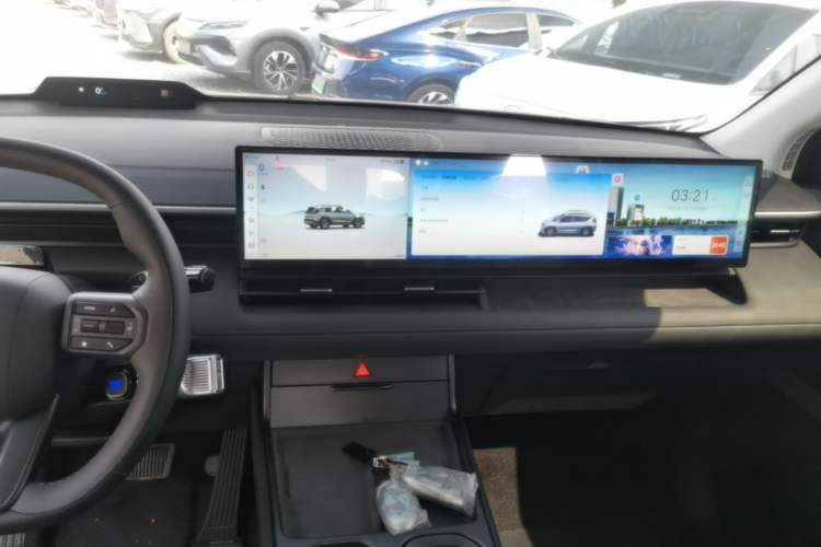 Used Hyundai ELEXIO 2025 Model Two-Wheel-Drive SMART Edition 64.2kWh Audio And AC Panel