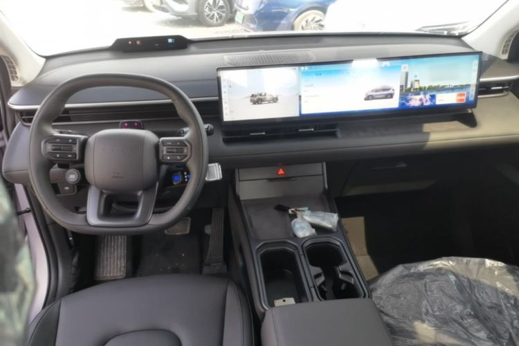 Used Hyundai ELEXIO 2025 Model Two-Wheel-Drive SMART Edition 64.2kWh Center Console