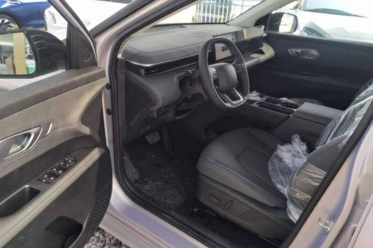 Used Hyundai ELEXIO 2025 Model Two-Wheel-Drive SMART Edition 64.2kWh Driver Seat