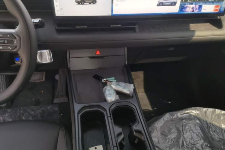 Used Hyundai ELEXIO 2025 Model Two-Wheel-Drive SMART Edition 64.2kWh Gear Lever