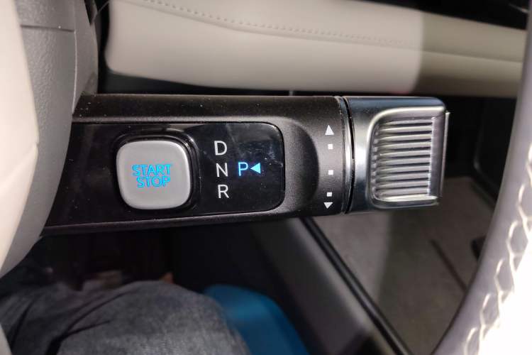 Used Hyundai ELEXIO 2025 Model Two-Wheel-Drive SMART Edition 64.2kWh Gear Lever