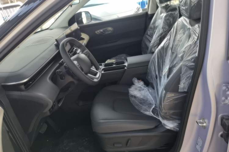 Used Hyundai ELEXIO 2025 Model Two-Wheel-Drive SMART Edition 64.2kWh Left Front Seat
