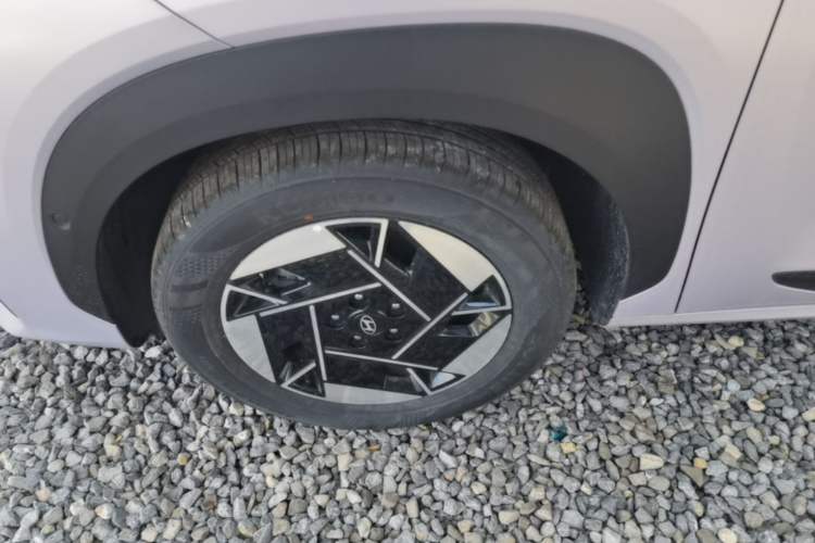 Used Hyundai ELEXIO 2025 Model Two-Wheel-Drive SMART Edition 64.2kWh Left Front Wheel Hub