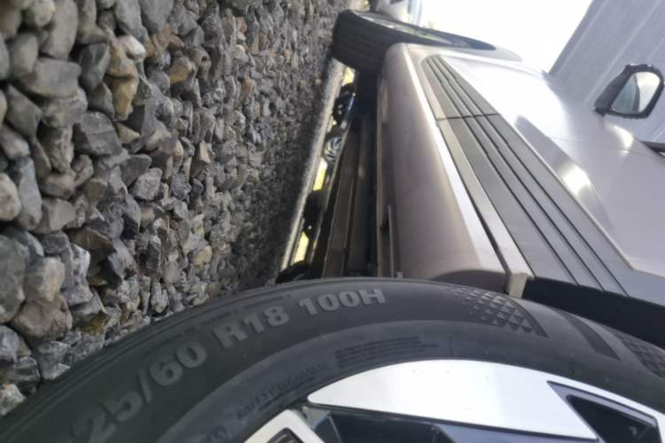 Used Hyundai ELEXIO 2025 Model Two-Wheel-Drive SMART Edition 64.2kWh Left Side Sill
