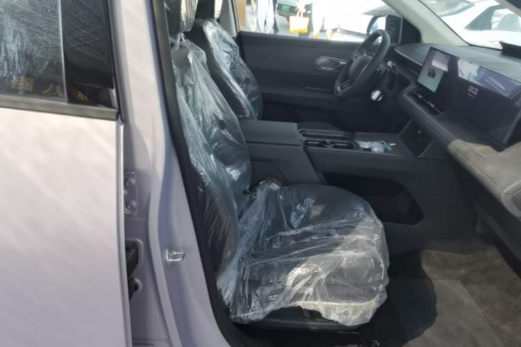 Used Hyundai ELEXIO 2025 Model Two-Wheel-Drive SMART Edition 64.2kWh Right Front Seat
