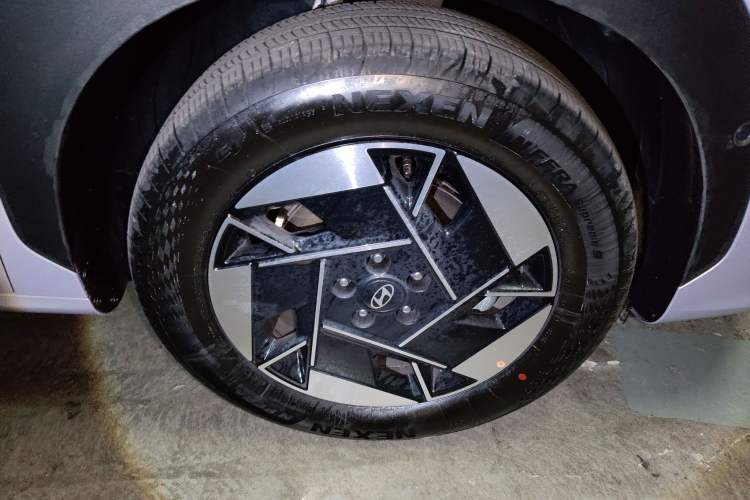 Used Hyundai ELEXIO 2025 Model Two-Wheel-Drive SMART Edition 64.2kWh Right Front Wheel Hub