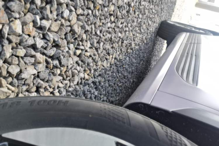 Used Hyundai ELEXIO 2025 Model Two-Wheel-Drive SMART Edition 64.2kWh Right Side Sill