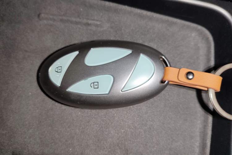 Used Hyundai ELEXIO 2025 Model Two-Wheel-Drive SMART Edition 64.2kWh Vehicle Key