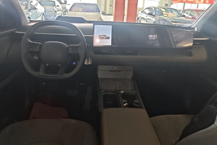 Used Hyundai ELEXIO 2025 Model Two-Wheel-Drive TECH Edition 64.2kWh Center Console