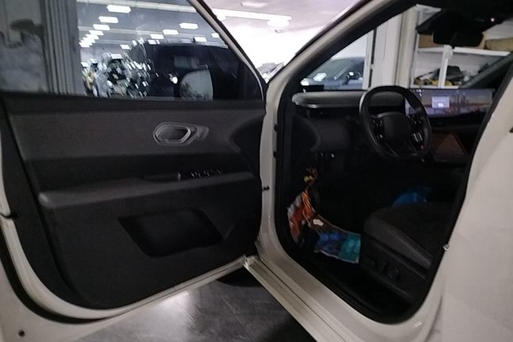 Used Hyundai ELEXIO 2025 Model Two-Wheel-Drive TECH Edition 64.2kWh Driver Seat