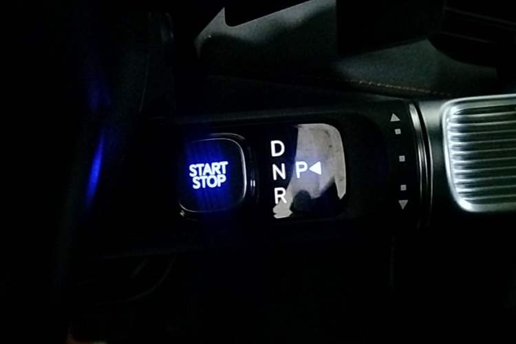 Used Hyundai ELEXIO 2025 Model Two-Wheel-Drive TECH Edition 64.2kWh Gear Lever