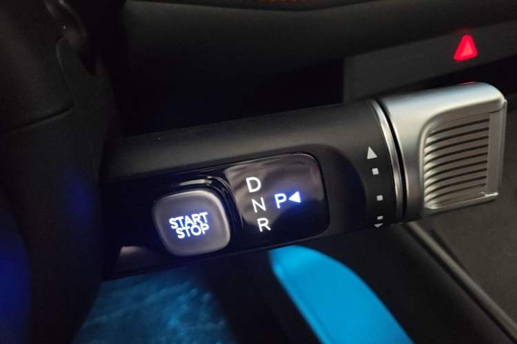 Used Hyundai ELEXIO 2025 Model Two-Wheel-Drive TECH Edition 64.2kWh Gear Lever