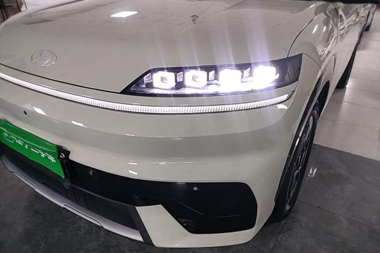 Used Hyundai ELEXIO 2025 Model Two-Wheel-Drive TECH Edition 64.2kWh Left Front Headlight