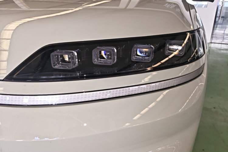 Used Hyundai ELEXIO 2025 Model Two-Wheel-Drive TECH Edition 64.2kWh Left Front Headlight