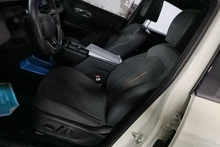 Used Hyundai ELEXIO 2025 Model Two-Wheel-Drive TECH Edition 64.2kWh Left Front Seat