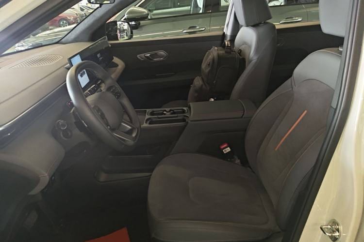 Used Hyundai ELEXIO 2025 Model Two-Wheel-Drive TECH Edition 64.2kWh Left Front Seat