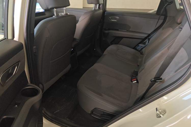 Used Hyundai ELEXIO 2025 Model Two-Wheel-Drive TECH Edition 64.2kWh Left Rear Seat