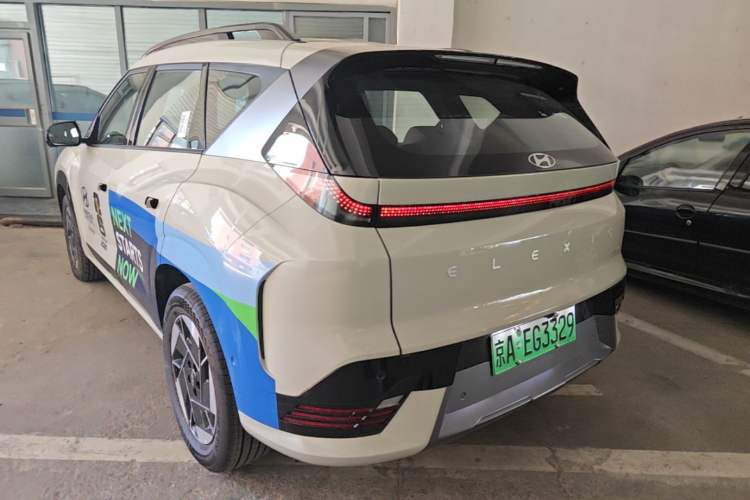 Used Hyundai ELEXIO 2025 Model Two-Wheel-Drive TECH Edition 64.2kWh Rear Left 45 Deg