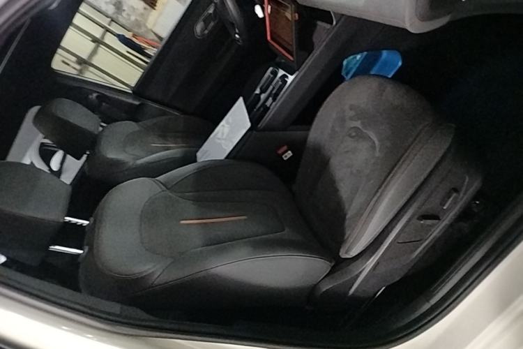 Used Hyundai ELEXIO 2025 Model Two-Wheel-Drive TECH Edition 64.2kWh Right Front Seat