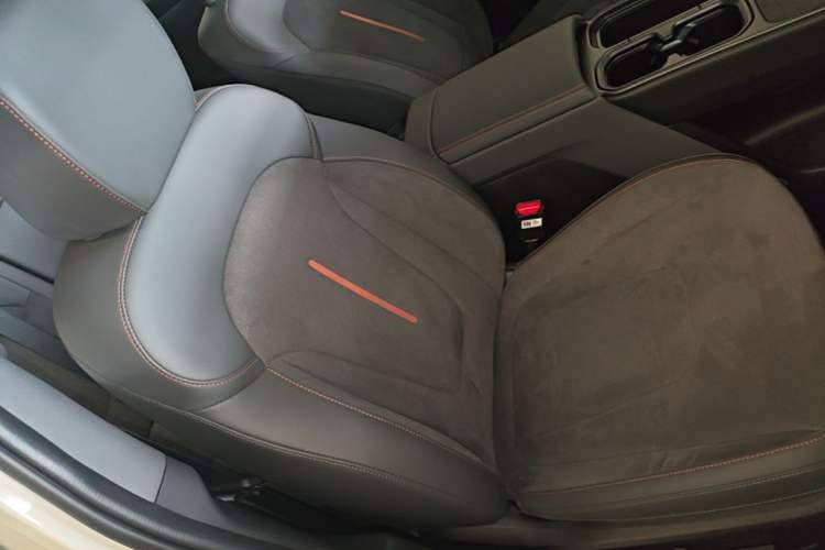Used Hyundai ELEXIO 2025 Model Two-Wheel-Drive TECH Edition 64.2kWh Right Front Seat