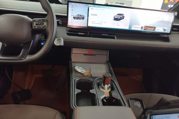 Used Hyundai ELEXIO 2025 Model Two-Wheel-Drive TECH Edition 64.2kWh Audio And AC Panel