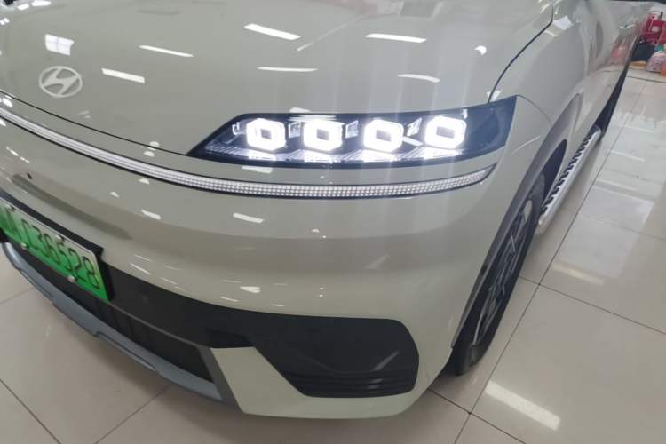 Used Hyundai ELEXIO 2025 Model Two-Wheel-Drive TECH Edition 64.2kWh Left Front Headlight