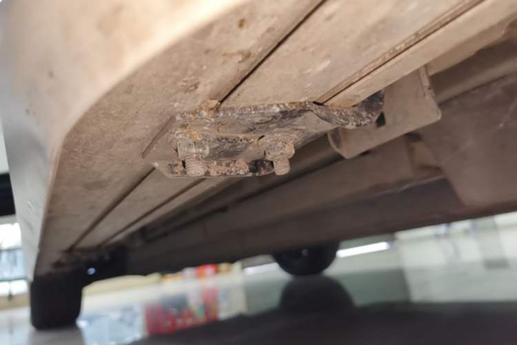 Used Hyundai ELEXIO 2025 Model Two-Wheel-Drive TECH Edition 64.2kWh Right Side Sill