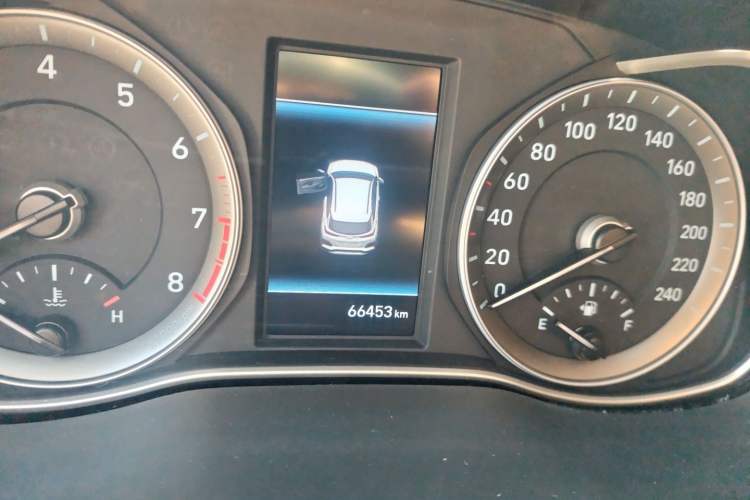 Used Hyundai ENCINO 2018 1.6T Dual-Clutch Zhilian Edition China V Standard Odometer Close Up