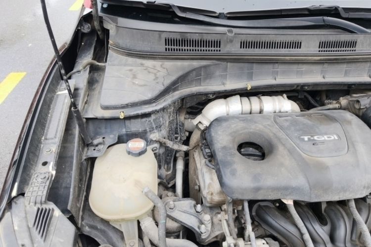 Used Hyundai ENCINO 2018 1.6T Dual-Clutch ZhiPao Edition China V Standard Engine Bay Right