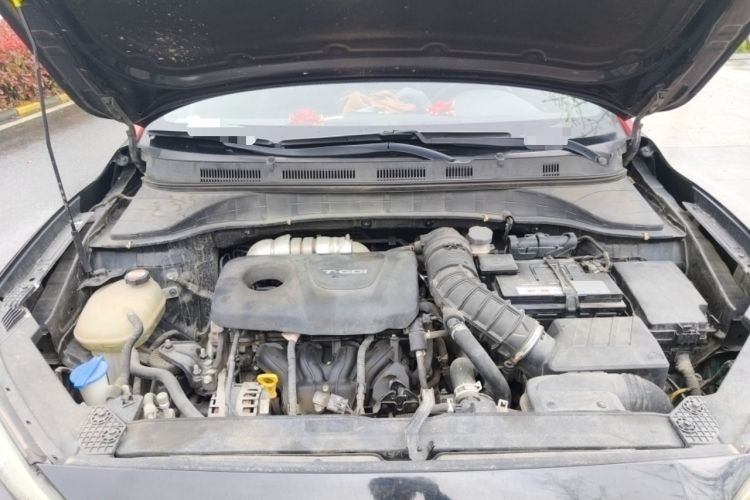 Used Hyundai ENCINO 2018 1.6T Dual-Clutch ZhiPao Edition China V Standard Engine Bay