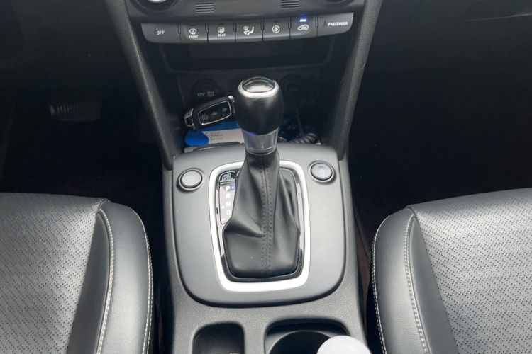 Used Hyundai ENCINO 2018 1.6T Dual-Clutch Zhilian Edition China V Standard Gear Lever