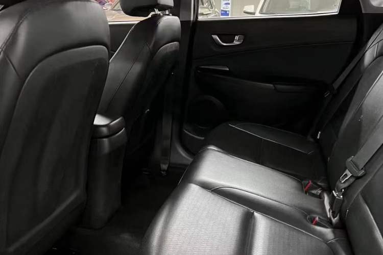 Used Hyundai ENCINO 2018 1.6T Dual-Clutch Zhilian Edition China V Standard Interior 3