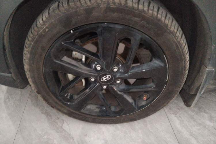 Used Hyundai ENCINO 2018 1.6T Dual-Clutch ZhiPao Edition China V Standard Left Front Wheel Hub