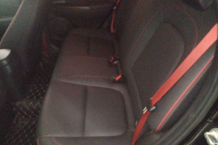 Used Hyundai ENCINO 2018 1.6T Dual-Clutch ZhiPao Edition China V Standard Left Rear Seat