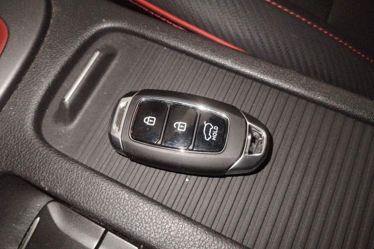 Used Hyundai ENCINO 2018 1.6T Dual-Clutch ZhiPao Edition China V Standard Vehicle Key