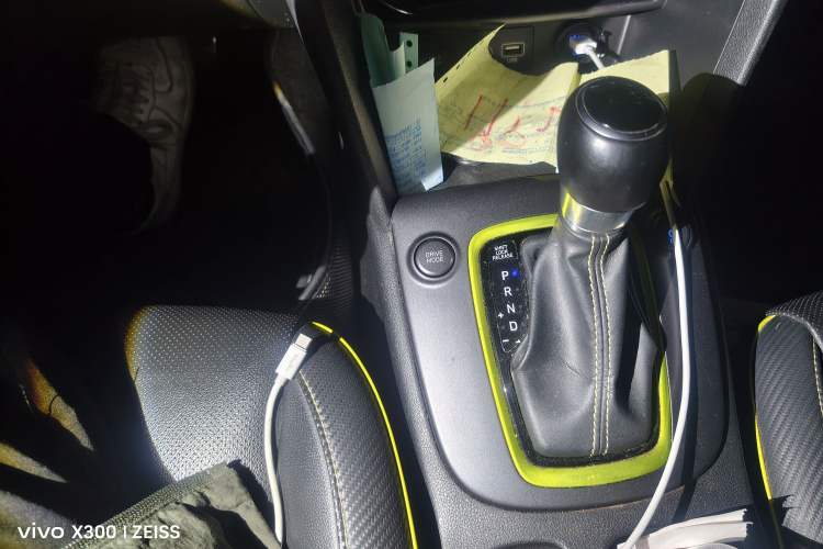 Used Hyundai ENCINO 2018 1.6T Dual-Clutch ZhiPao Edition China V Standard Gear Lever